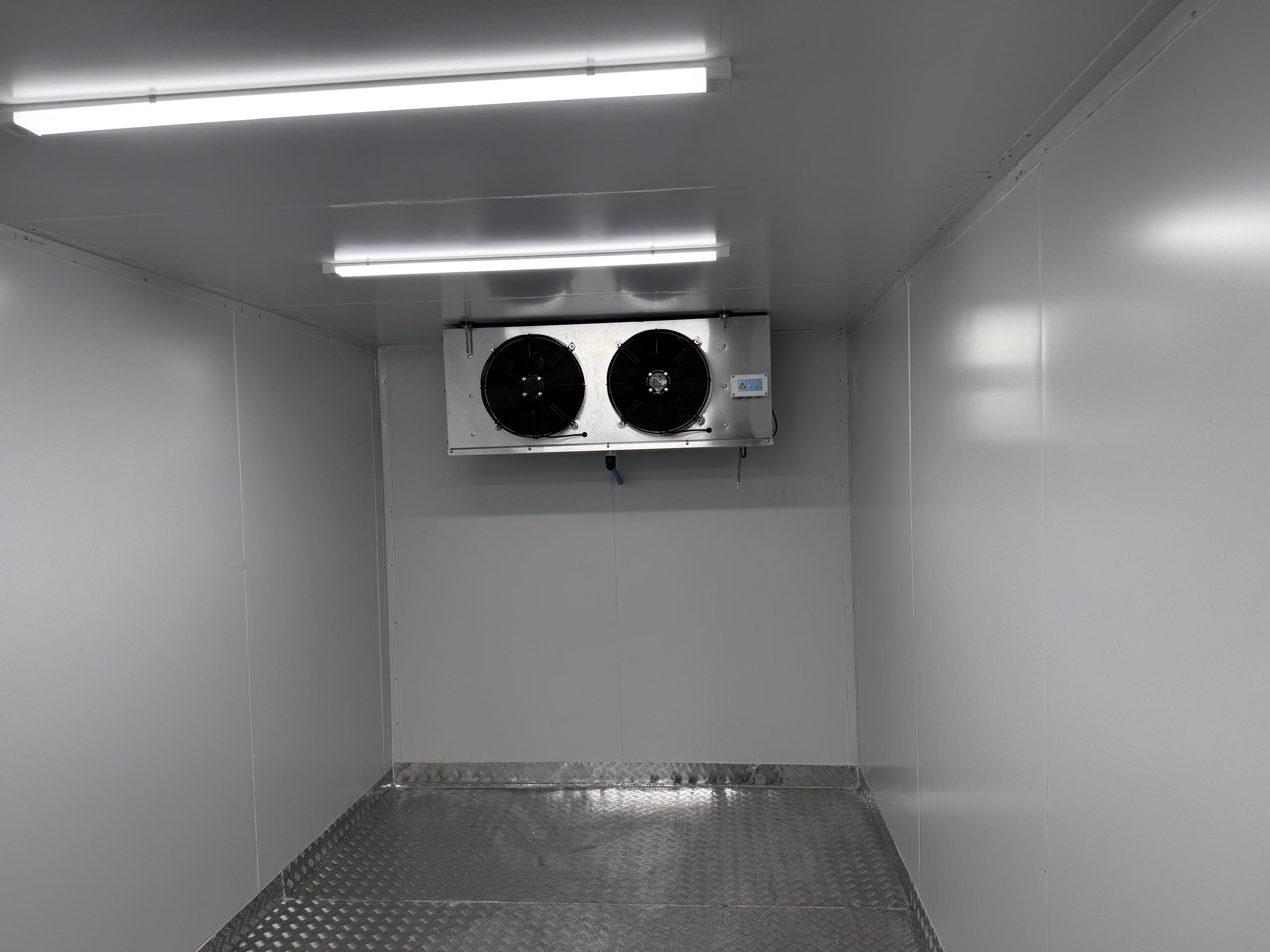 Cold room storage facility
